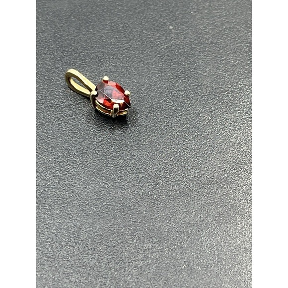 Estate 10k Yellow Solid Gold Pear Teardrop Shape Dark Red Garnet January Pendant - Picture 5 of 11